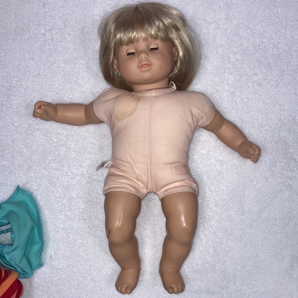 Retired American girl itty baby long blonde hair - Picture 8 of 11